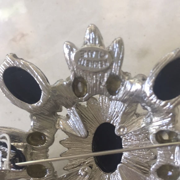 NWT Kenneth J Lane Couture Collection Silvertone Gray Crystal Brooch Collectible - Picture 8 of 11